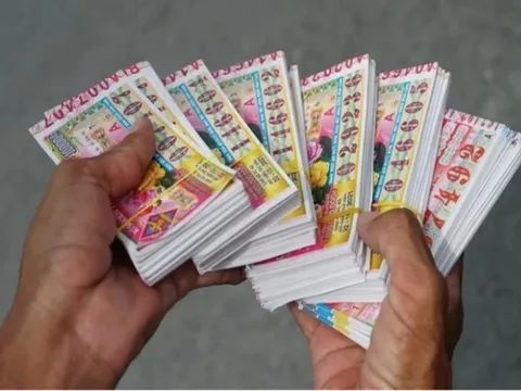 Ông chủ thu lại vé số trúng giải 2 tỷ đồng sau khi tặng công nhân dịp Tết