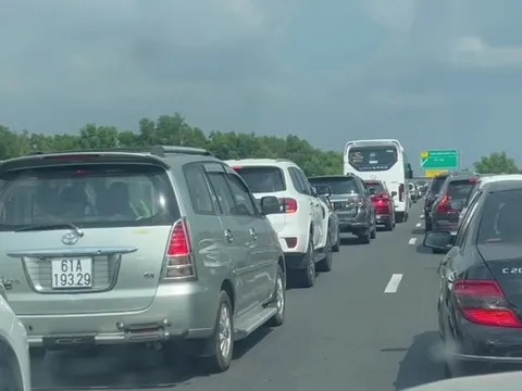 Nhiều cao tốc, quốc lộ phía Nam ùn tắc, người dân loay hoay tìm đường về nhà