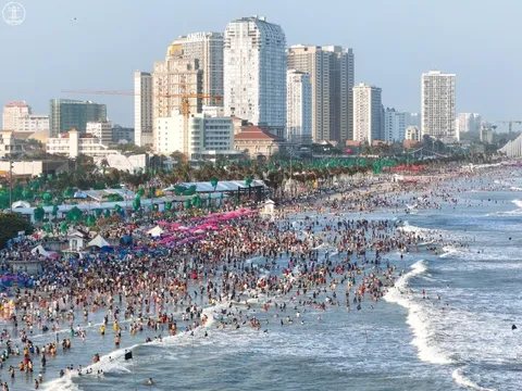 Mùng 5 Tết: Đà Lạt, Nha Trang đồng loạt treo biển hết phòng, giá tăng gấp ba khiến dân tình vội vã tìm chỗ ngủ