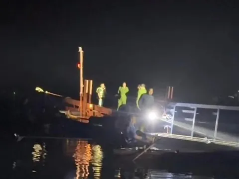 Lật tàu chở khách trên hồ Thác Bà, 6 người mất tích