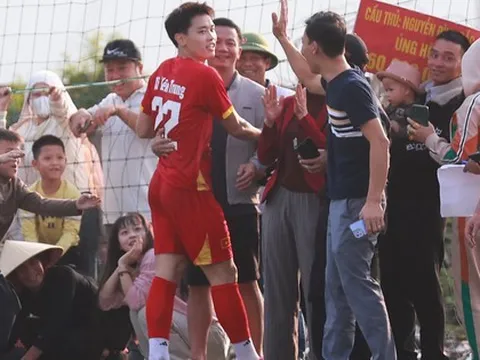 Đình Bắc: Ngôi sao chọn lấm lem bùn đất để được quê hương ôm trọn vào lòng