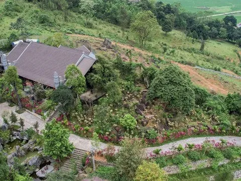 Nữ NSND trẻ nhất Việt Nam đón Tết rực rỡ trong biệt phủ 8000m²