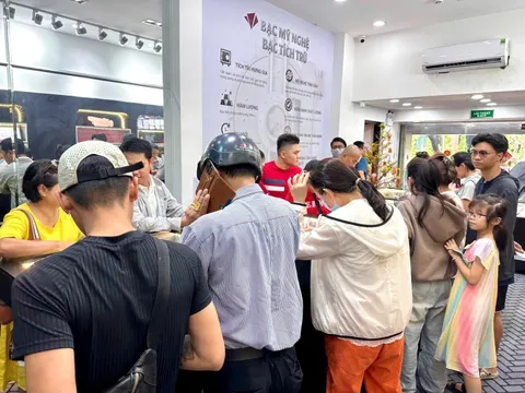 Giá bạc tăng mạnh trước ngày vía Thần Tài, thị trường bắt đầu nhộn nhịp