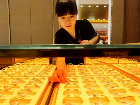 Khách vừa đặt mua đơn vàng hơn 194 triệu đồng thì giá tăng mạnh, cửa hàng trì hoãn không chịu giao còn tuyên bố: “Vui lòng chọn hoàn tiền”