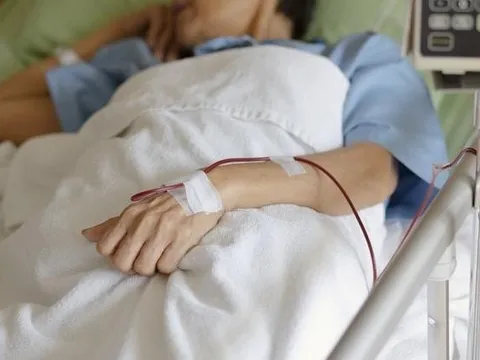 Người đàn ông nguy kịch vì ăn thức ăn thừa, bác sĩ cảnh báo: 6 loại thực phẩm để lâu dễ gây ngộ độc, đắt mấy cũng nên bỏ đi