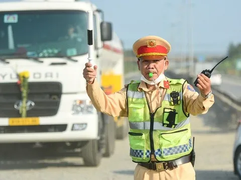 CSGT Đà Nẵng xuyên Tết giữ đường thông suốt, tai nạn giảm sâu