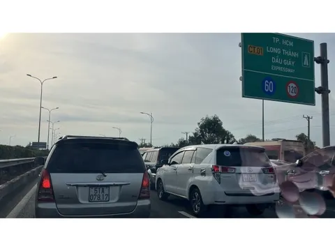 “Ám ảnh” mang tên cao tốc dịp Lễ, Tết: Trả tiền mua thời gian hay rước bực vào người?