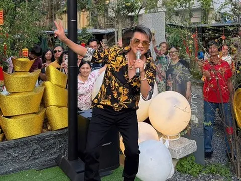 "Ông hoàng nhạc Việt" đình đám phải tạm đóng quán cafe sau nửa tháng khai trương