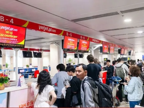 Giá vé máy bay Hà Nội - TP Hồ Chí Minh tăng vọt sau Tết