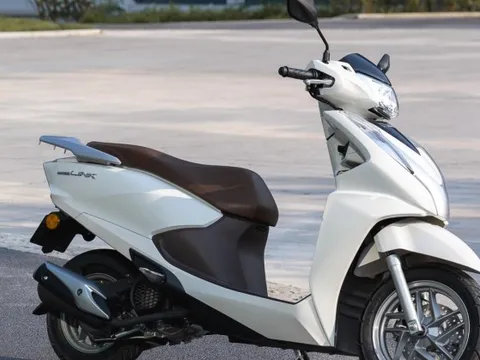 Lộ diện xe tay ga mới của Honda