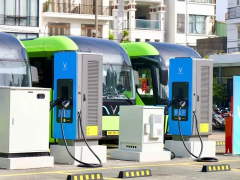 VinBus tiếp nhận 7 tuyến xe buýt điện tại TPHCM
