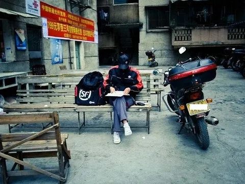 Cụ bà 80 tuổi phát hiện 3,3 tỷ đồng "bốc hơi" khỏi tài khoản không lí do: Cảnh sát vào cuộc chỉ rõ thủ phạm là shiper thân thiết