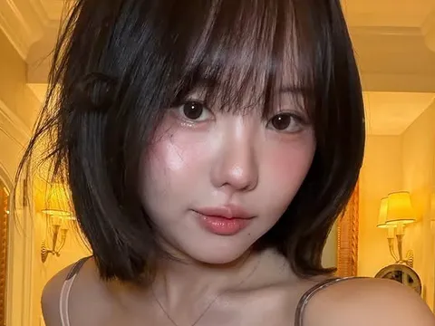 Hot girl huyền thoại trổ tài kinh doanh, thu gần 3 tỷ chỉ trong 10 phút!