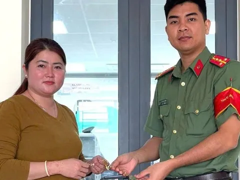 Nhặt được 7 chỉ vàng, người phụ nữ mang ngay ra tiệm vàng gần nhà: Công an xã được báo tin, lập tức vào cuộc truy tìm