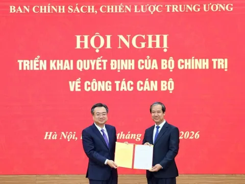 Bộ trưởng Nguyễn Kim Sơn được Bộ Chính trị điều động, phân công chức vụ mới