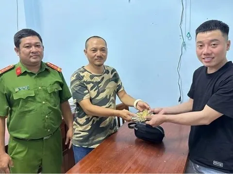 Phát hiện cọc tiền 20 triệu đồng, lắc vàng, dây chuyền vàng, nhẫn vàng trên đường ra bến phà: Công an dùng biện pháp nghiệp vụ vào cuộc