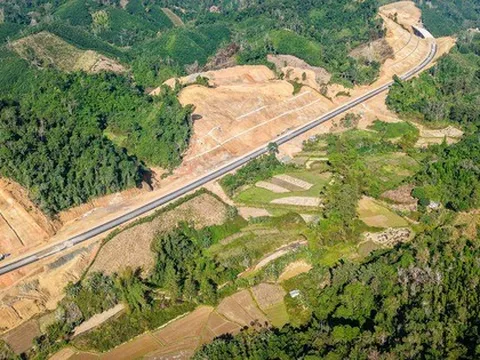 Cao tốc 23.000 tỷ đồng bước vào giai đoạn then chốt: Hơn 2.800 nhân lực, 1.300 máy móc tăng tốc về đích theo chỉ đạo của Thủ tướng