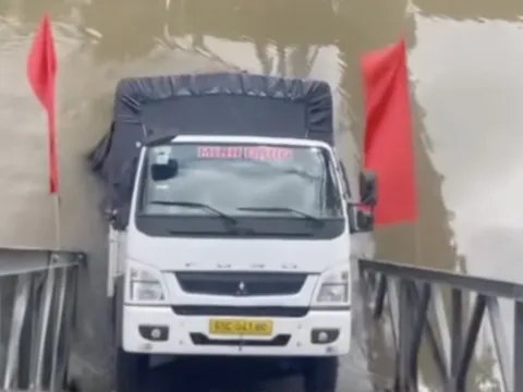 Cần Thơ ra thông báo khẩn sau khi xe tải chở gạo làm sập cầu