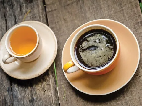 Trà và cà phê, loại nào tốt hơn cho tim và não?