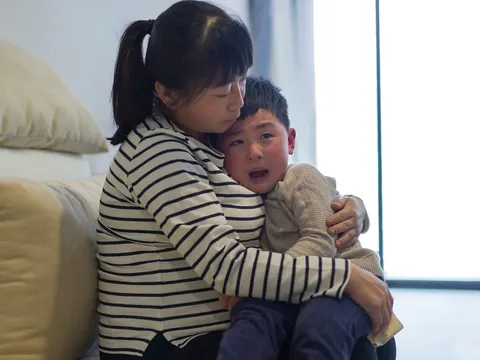 Chỉ sau khi hủy hoại cuộc đời con trai mình, tôi mới bừng tỉnh: Một đứa trẻ thiếu cảm giác giá trị sẽ mãi không thể tự giác”