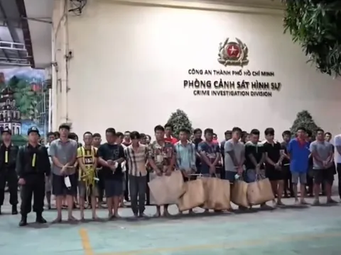 Hàng trăm cảnh sát triệt xoá liên tiếp 2 tụ điểm đỏ đen ở TP.HCM, tạm giữ gần nửa tỷ đồng tiền mặt