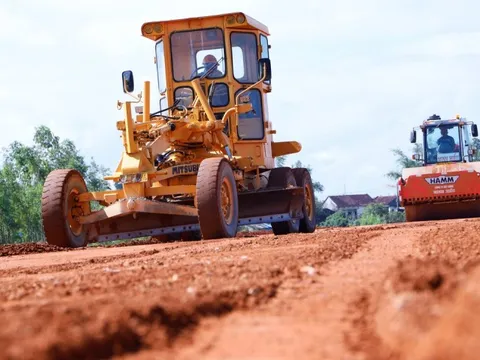 'Nhịp người, nhịp máy' hối hả trên công trường cao tốc 44.000 tỷ đồng ở Gia Lai