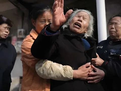 Trúng số 114,2 tỷ đồng, bố mẹ yêu cầu "chia đôi": Người đàn ông đặt 3 tập hồ sơ xuống bàn và cái kết khiến cả nhà im lặng