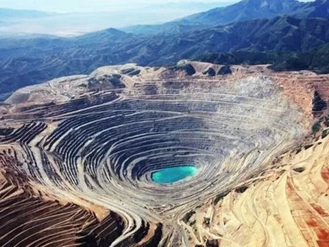 Ngoài dầu mỏ, Iran còn sở hữu kho báu trữ lượng hàng chục triệu tấn dưới lòng đất