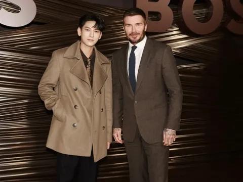 Nam thần Việt diện outfit “tốt gỗ, tốt cả nước sơn”, tạo nên khung hình gấp đôi visual khi xuất hiện bên cạnh ngôi sao đình đám David Beckham