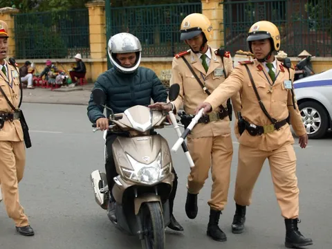 Nộp phạt vi phạm giao thông muộn có phải nộp thêm tiền lãi không? Bộ Công an trả lời