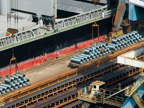 Kỷ lục 25.000 tấn thép xuất hành đầu xuân, nhà máy Hòa Phát 'đỏ lửa' xuyên Tết