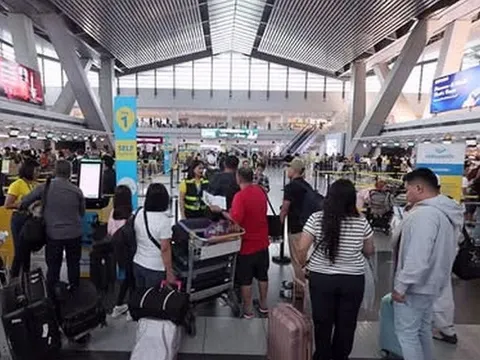 Du lịch, hàng không chủ động ứng phó