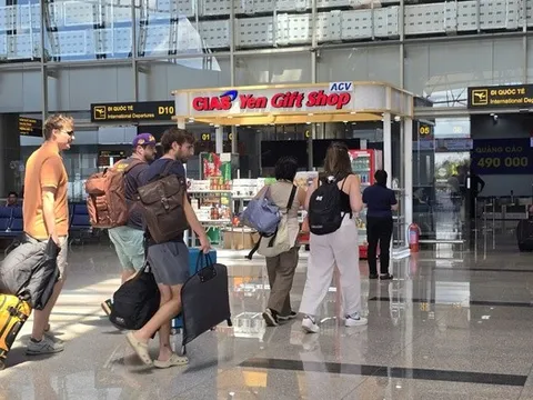 Sân bay Liên Khương tạm dừng hoạt động: Tăng tốc kích cầu, mở rộng tour đường bộ