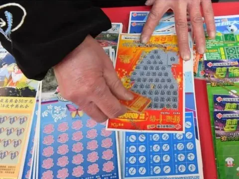 Trúng số độc đắc, người đàn ông rơi vào vòng xoáy bi kịch: trắng tay, kiện tụng, gia đình tan nát