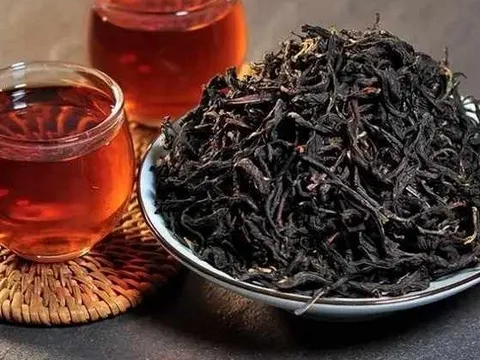 Người đàn ông 58 tuổi uống một tách trà đen sau khi thức dậy vào buổi sáng, sau 8 tháng, bác sĩ hỏi "anh đã uống gì?"