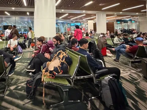 Nhiều chuyến bay tiếp tục bị hủy do xung đột Trung Đông, hành khách được đổi, hoàn vé ra sao?