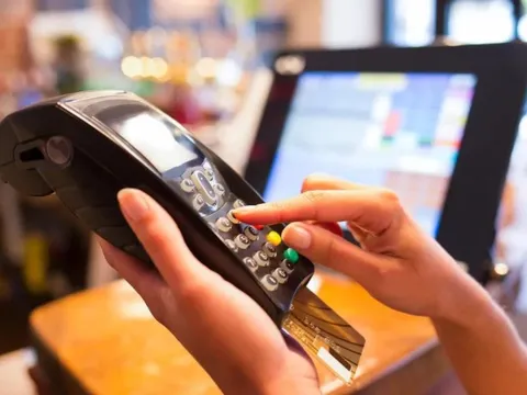 Quẹt thẻ mua tủ lạnh 23,4 triệu đồng, người phụ nữ cuối cùng mang nợ 254 triệu: Nhiều người cũng gặp tình trạng tương tự