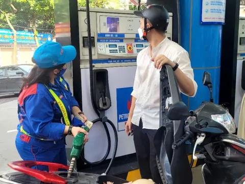 Chiều nay, giá xăng dầu tăng mạnh tới gần 8.500 đồng/lít, dầu diesel lên trên 30.000 đồng/lít