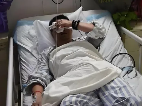 Chàng trai 19 tuổi qua đời vì ung thư dạ dày, bác sĩ lắc đầu: Có 4 thói quen hủy hoại sức khoẻ, nhiều người vẫn vô tư làm mỗi ngày