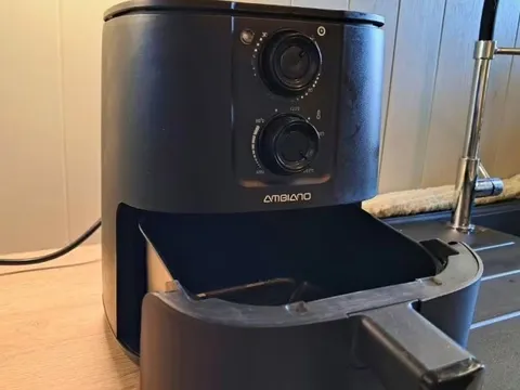 Nồi chiên không dầu sạch như mới khi được vệ sinh bằng cách này: Chỉ mất 5 phút, không cần chà xát