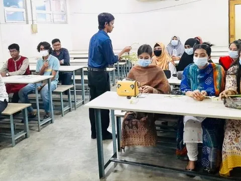 Một quốc gia cho sinh viên nghỉ học để tiết kiệm điện, xăng dầu