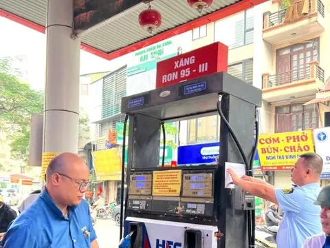 Chủ tịch Hà Nội đề nghị người dân tránh lo lắng, tích trữ xăng dầu không cần thiết