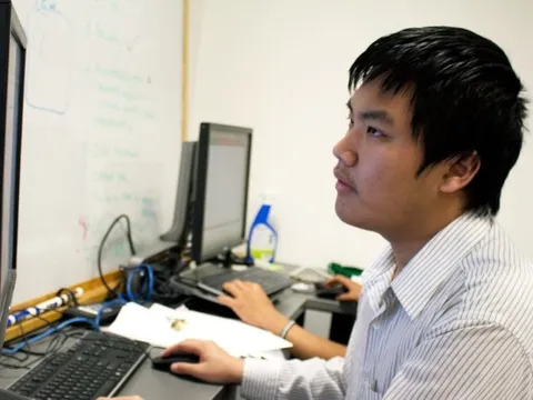 Đi làm sớm 10 phút mỗi ngày suốt 7 năm, người đàn ông kiện công ty đòi gần 80 triệu đồng tiền làm thêm giờ