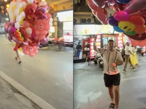 Mua bóng bay giá 1 triệu ở phố cổ Hà Nội, khách Tây bất ngờ chạy nhảy giữa đường đầy khó hiểu