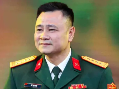 Nam nghệ sĩ từng làm thợ mộc, phụ hồ nay là Đại tá, Giám đốc