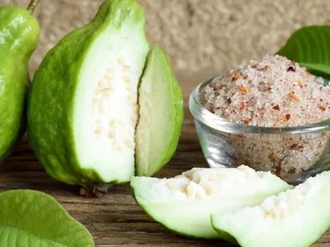 Nhiều người chỉ xem ổi là trái cây ăn vặt, nhưng lợi ích sức khỏe của nó lại đáng ngạc nhiên