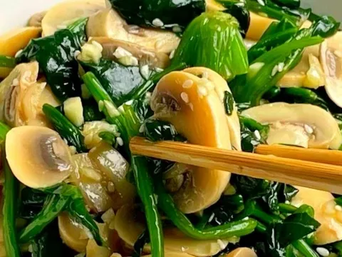 Món ăn là "thần dược" chống táo bón, giúp bôi trơn ruột, thúc đẩy nhu động ruột, loại bỏ chất thải tích tụ và giảm mỡ bụng