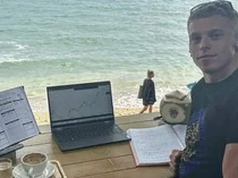 Đứa trẻ từng bị gắn mác "hư nhất nước" trở thành hiệu trưởng ở tuổi 24, kiếm 13 tỷ đồng mỗi năm