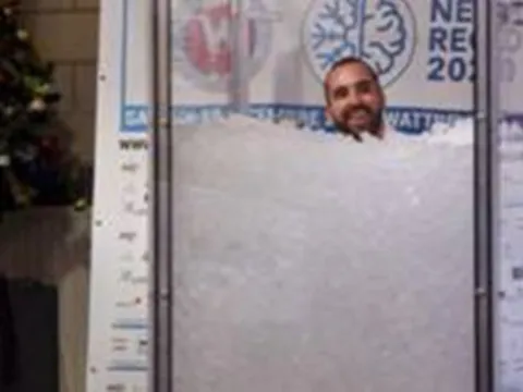 Người đàn ông đứng giữa tủ đá -18°C suốt hơn 2,5 giờ, lập kỷ lục Guinness khiến nhiều người “rùng mình”