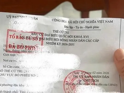 Cảnh báo rủi ro khó lường khi đăng ảnh thẻ cử tri lên mạng xã hội